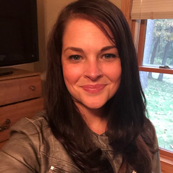 Meet your Posher, Julie - Picture 2 of 2